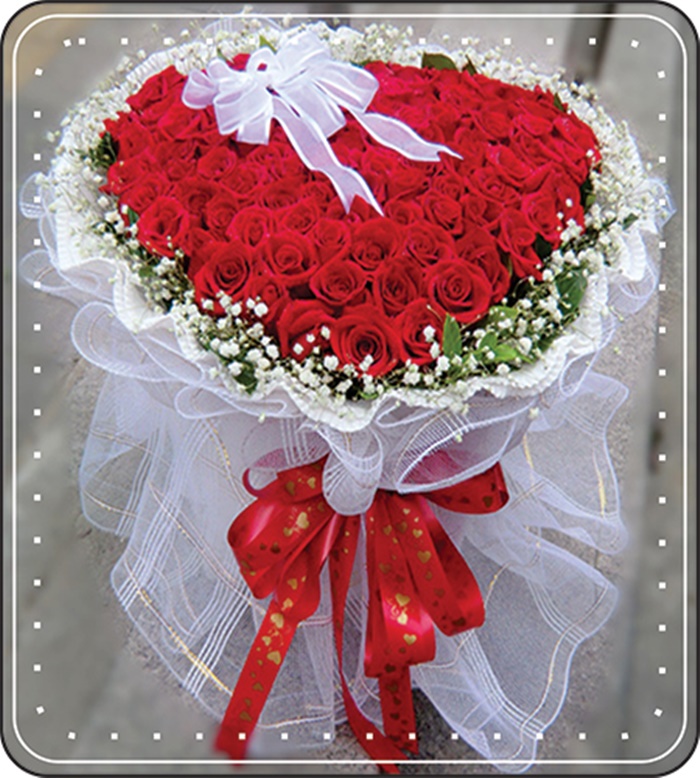Những bó hoa hồng hình trái tim tặng 20-10 cho bạn gái 10