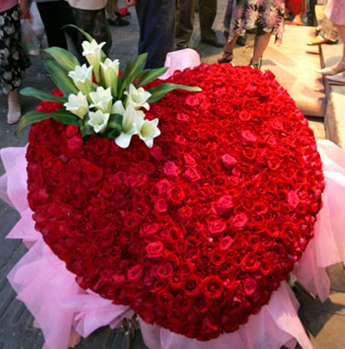 Những bó hoa hồng hình trái tim tặng 20-10 cho bạn gái 3