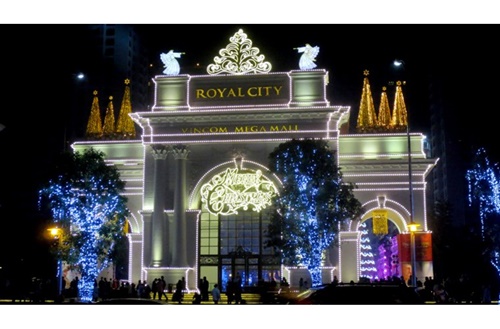 Hình ảnh giáng sinh đẹp tại Hà Nội Với những trung tâm thương mại sầm uất cùng Hồ Gươm lung linh tỏa sáng 7