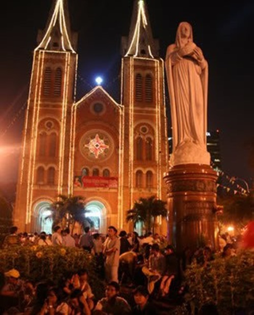 Hình ảnh giáng sinh đẹp tại thành phố Hồ Chí minh cùng những ánh đèn lung linh rạng ngời 1