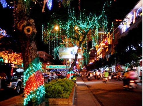 Hình ảnh giáng sinh đẹp tại thành phố Hồ Chí minh cùng những ánh đèn lung linh rạng ngời 12