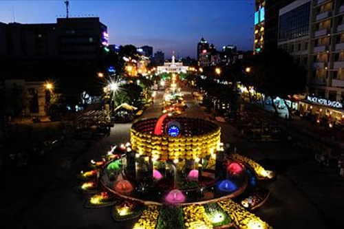 Hình ảnh giáng sinh đẹp tại thành phố Hồ Chí minh cùng những ánh đèn lung linh rạng ngời 20