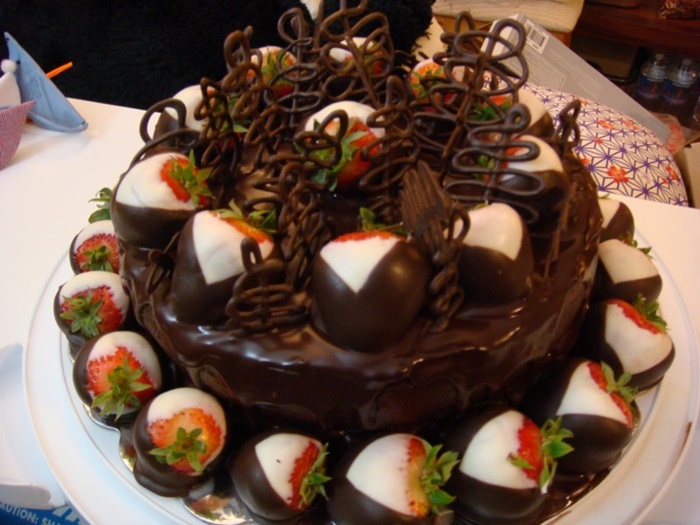 Những hình ảnh bánh sinh nhật đẹp và ấn tượng với hương vị socola 3