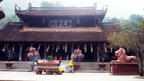 Hình ảnh chùa hương đẹp vào mùa lễ hội rằm tháng giêng 2