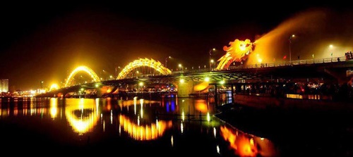 Hình ảnh cầu rồng ở Đà Nẵng phun lửa đẹp mê say 5