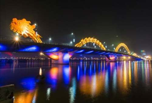 Hình ảnh cầu rồng ở Đà Nẵng phun lửa đẹp mê say 7