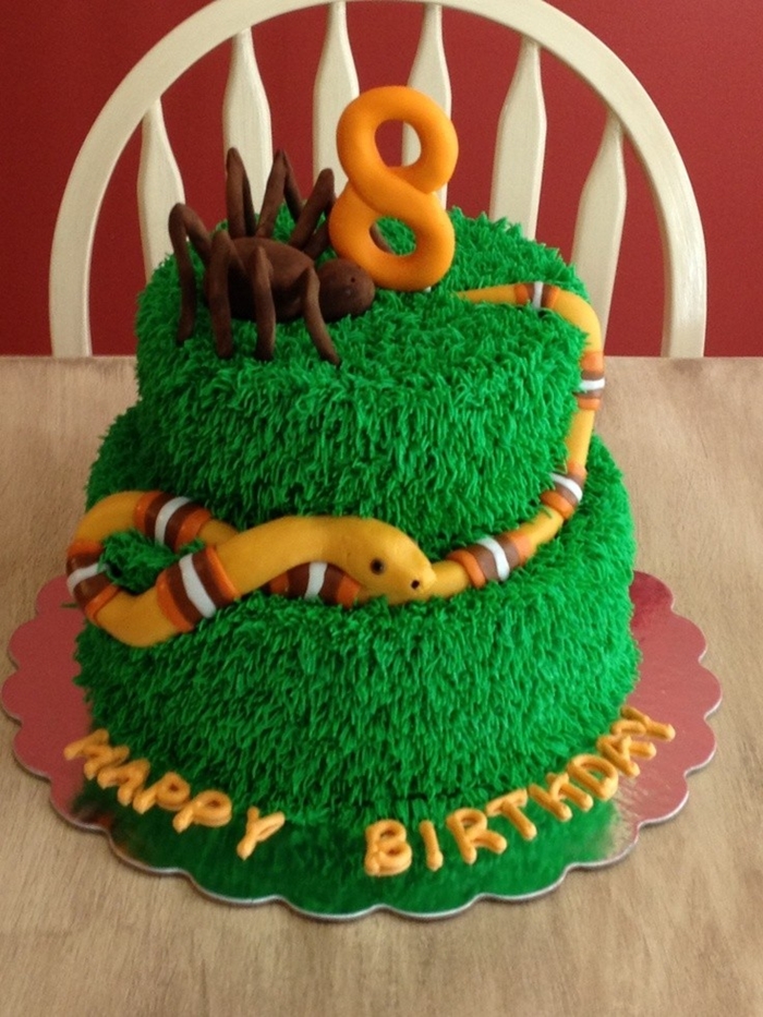 Những hình ảnh bánh sinh nhật hình con Rắn trong đáng yêu và dễ thương lắm nhé 8