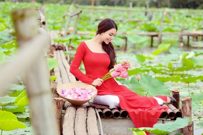 Bộ sưu tập hình ảnh girl xinh duyên dáng với chiếc áo dài truyền thống Việt Nam 12