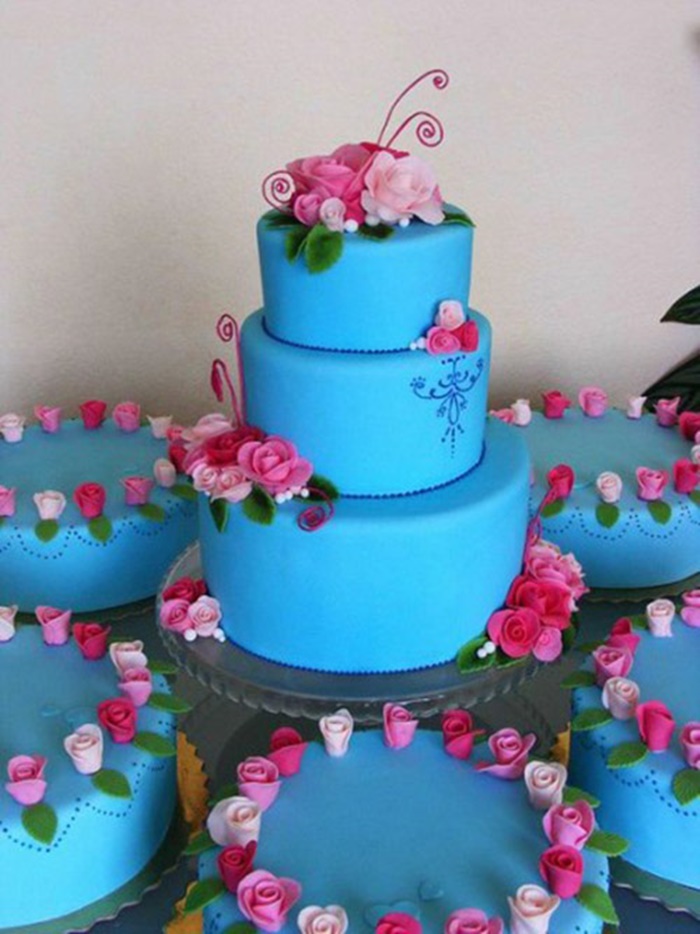 Những hình ảnh bánh kem cưới lãng mạn và dễ thương với màu xanh hi vọng nhé 11