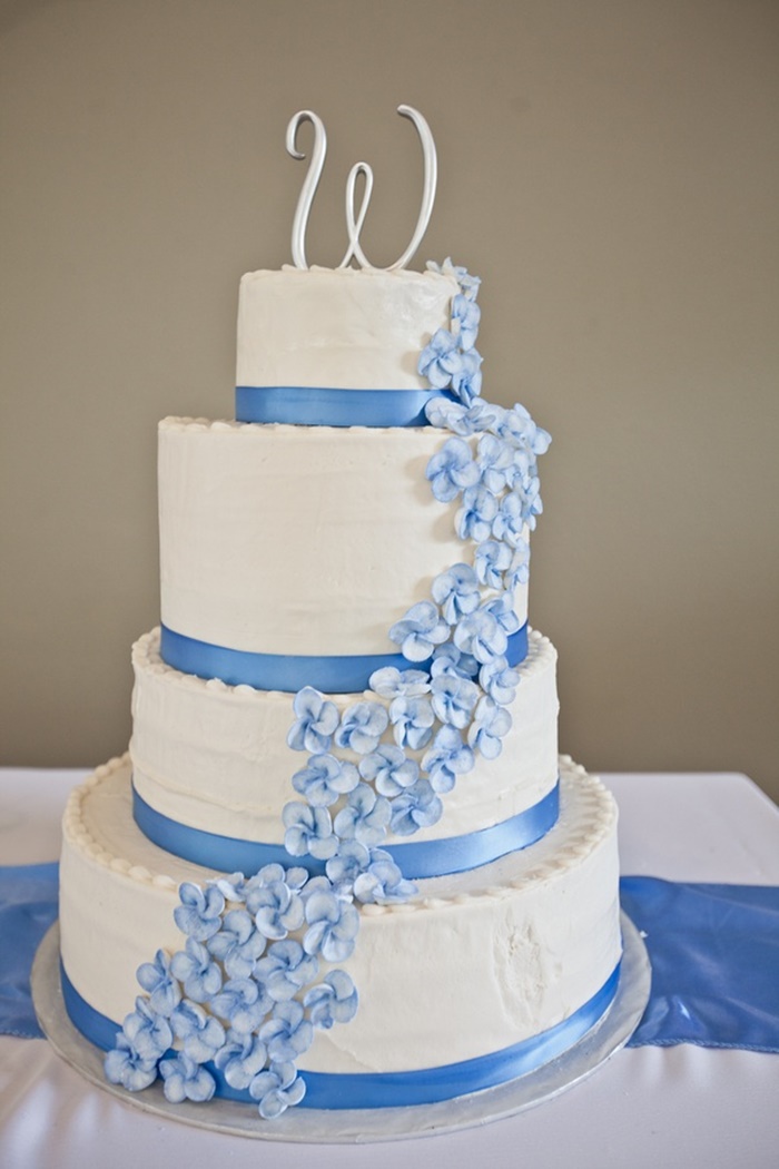 Những hình ảnh bánh kem cưới lãng mạn và dễ thương với màu xanh hi vọng nhé 6