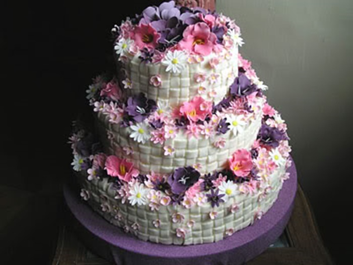 Những hình ảnh bánh kem cưới tuyệt đẹp và vô cùng lãng mạn với tông màu tím 9