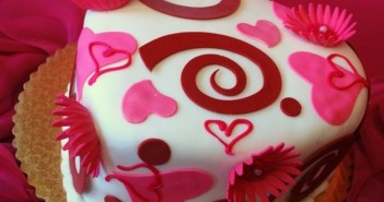 Những hình ảnh bánh sinh nhật hình trái tim lãng mạn và đáng yêu vô cùng 12