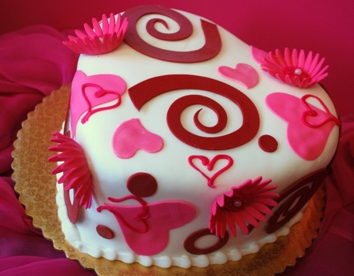 Những hình ảnh bánh sinh nhật hình trái tim lãng mạn và đáng yêu vô cùng 12