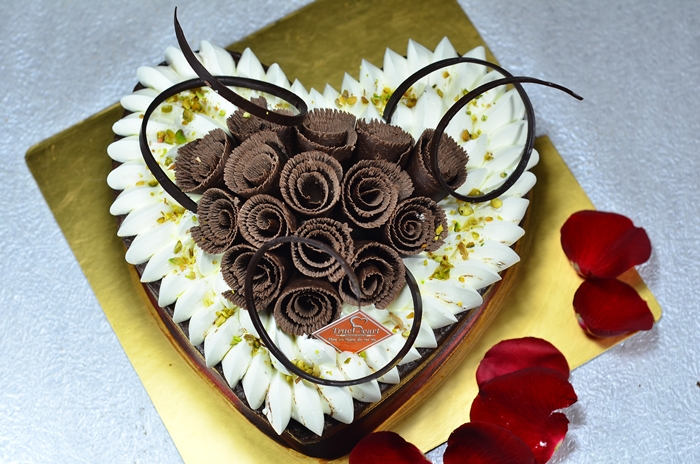 Những hình ảnh bánh sinh nhật hình trái tim lãng mạn và đáng yêu vô cùng 8