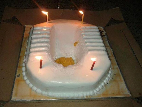Những hình ảnh bánh kem sinh nhật chế bựa hài hước dùng để troll bạn bè 14