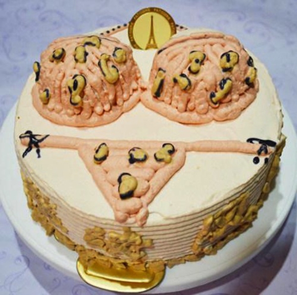 Những hình ảnh bánh kem sinh nhật chế bựa hài hước dùng để troll bạn bè