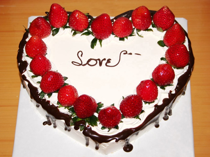 Những hình ảnh bánh sinh nhật hình trái tim tặng người yêu tuyệt đẹp 10