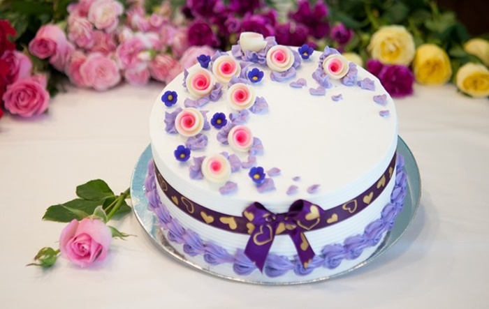 Những hình ảnh bánh sinh nhật với màu tím lãng mạn sẽ là sự lựa chọn tuyệt vời 8