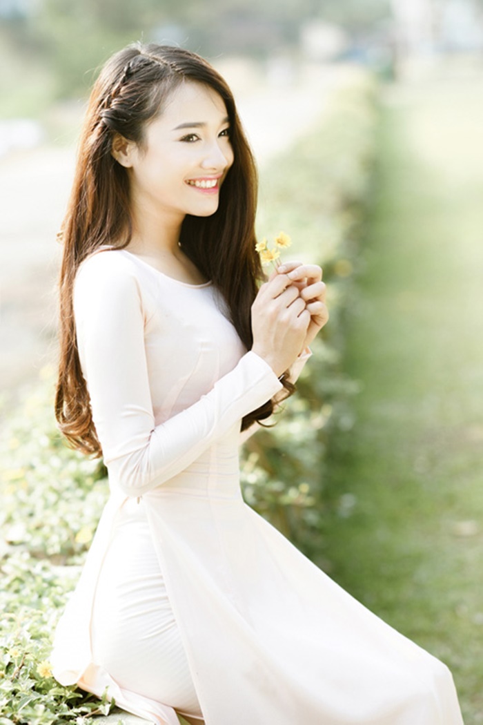 Những hình ảnh hot girl đẹp duyên dáng trong tà áo dài Việt Nam 1
