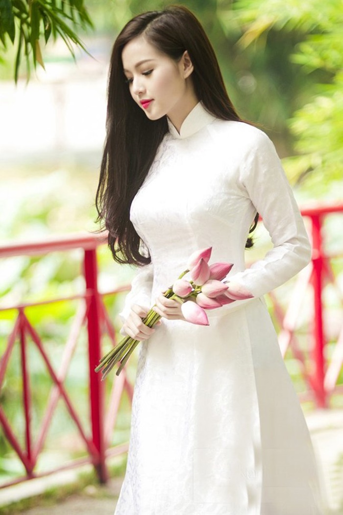 Những hình ảnh hot girl đẹp duyên dáng trong tà áo dài Việt Nam 3