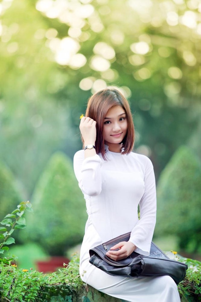 Những hình ảnh hot girl đẹp duyên dáng trong tà áo dài Việt Nam 4