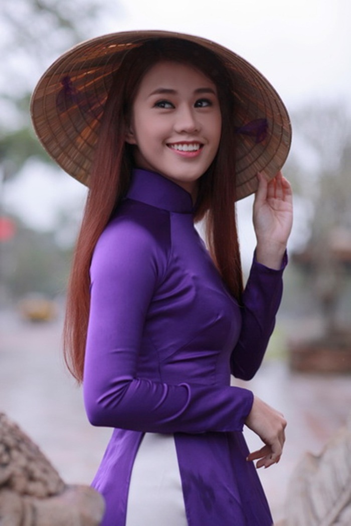 Những hình ảnh hot girl đẹp duyên dáng trong tà áo dài Việt Nam 7