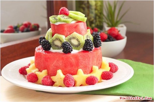 Hình ảnh bánh sinh nhật trái cây đẹp độc đáo đang được nhiều bạn trẻ yêu thích 16