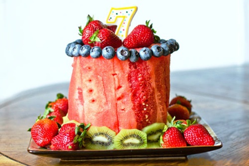 Hình ảnh bánh sinh nhật trái cây đẹp độc đáo đang được nhiều bạn trẻ yêu thích 6