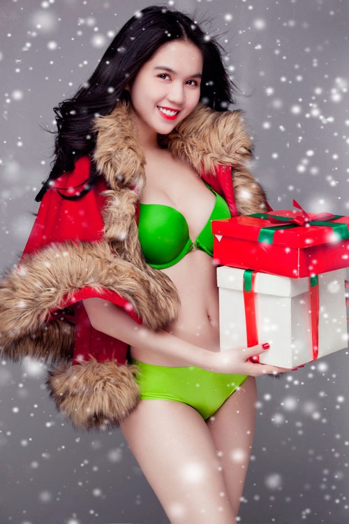Hình ảnh Ngọc Trinh Bikini mùa giáng sinh nóng bỏng lôi cuốn 7