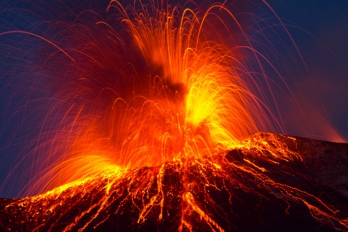 Tuyển tập hình ảnh núi lửa phun trào vô cùng kì vĩ và ấn tượng 10