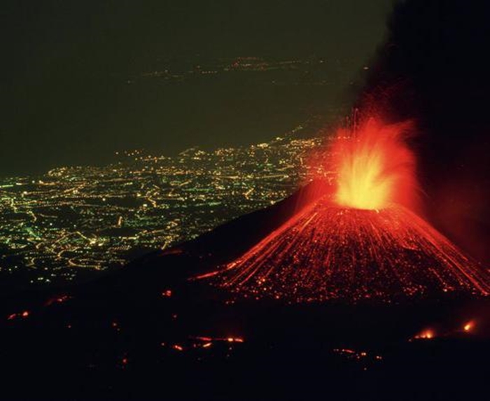 Tuyển tập hình ảnh núi lửa phun trào vô cùng kì vĩ và ấn tượng 5