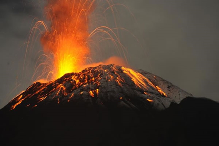 Tuyển tập hình ảnh núi lửa phun trào vô cùng kì vĩ và ấn tượng 8