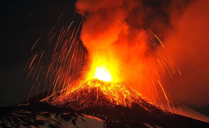 Tuyển tập hình ảnh núi lửa phun trào vô cùng kì vĩ và ấn tượng 9