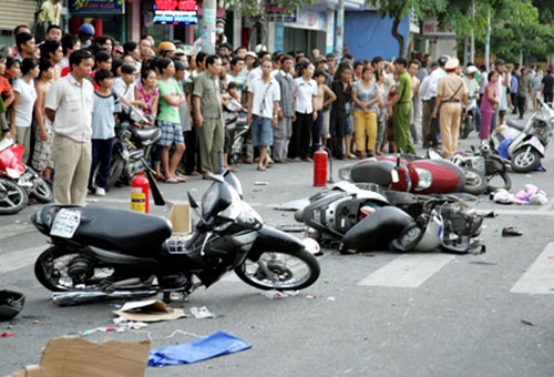 Hình ảnh tai nạn giao thông xe máy mới nhất chết người 1