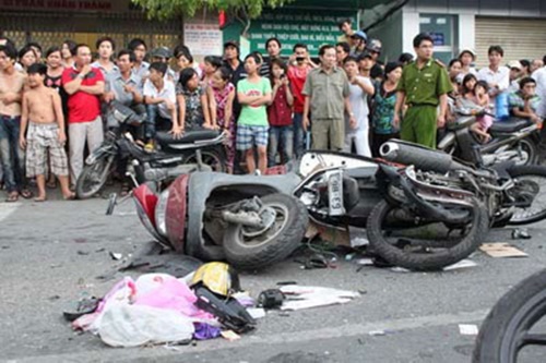 Hình ảnh tai nạn giao thông xe máy mới nhất chết người 4