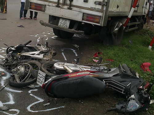 Hình ảnh tai nạn giao thông xe máy mới nhất chết người 8