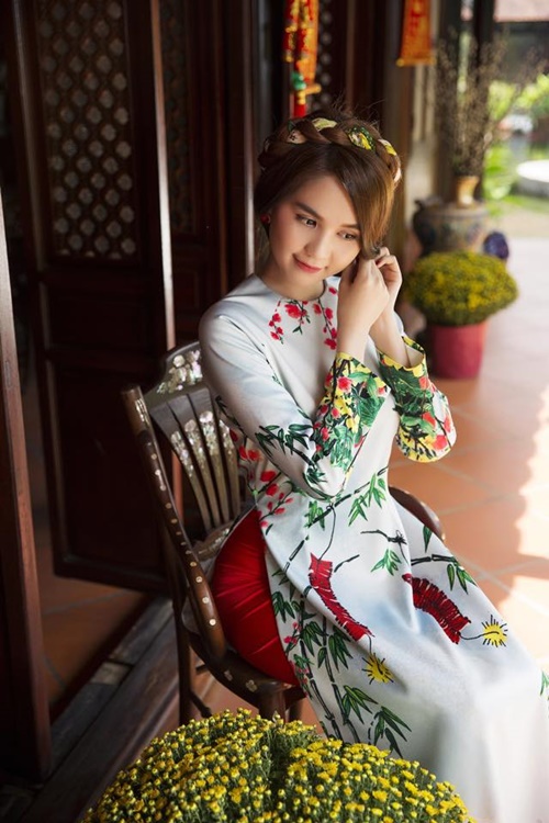 Hình ảnh Ngọc Trinh mặc áo dài đẹp quyến rũ nhất 11