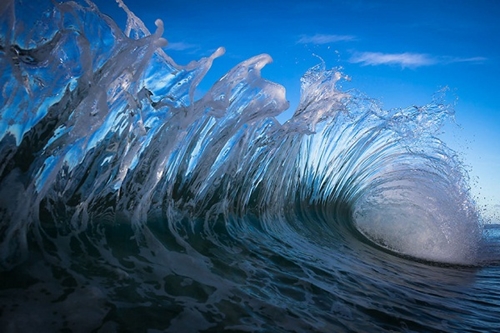 Hình ảnh biển đẹp với những cơn sóng cuộn tròn ấn tượng 9